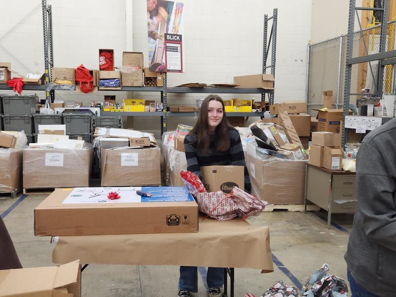 "Lucky 5" Receive Art Supplies StreaksNation Galesburg Junior Senior